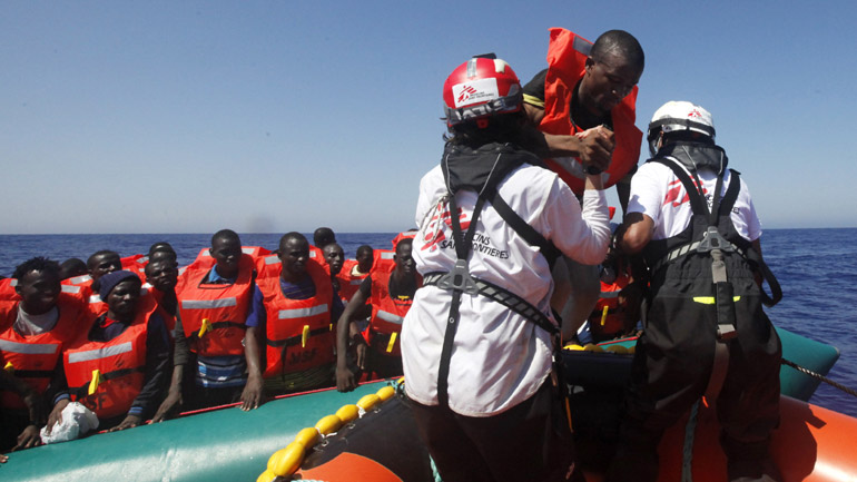 Πλοίο των Γιατρών Χωρίς Σύνορα διέσωσε 240 μετανάστες στη Μεσόγειο