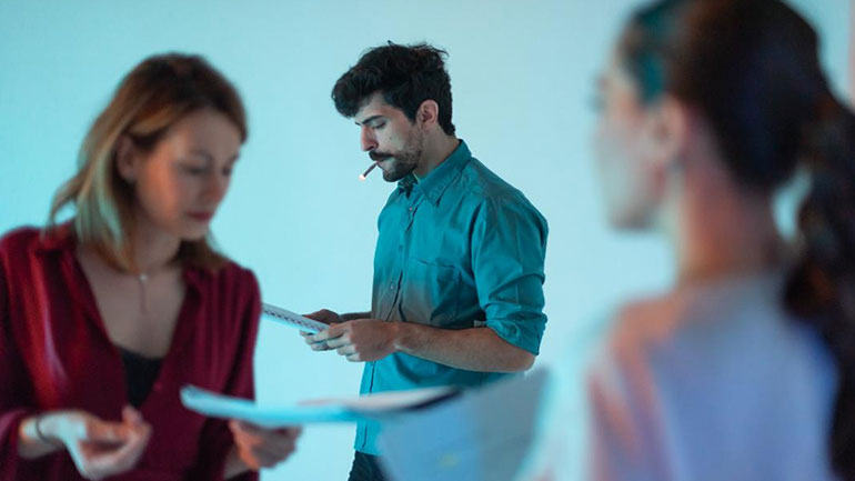 Ξεκίνησαν οι πρόβες για το έργο «Τα κορίτσια δεν πρέπει να παίζουν ποδόσφαιρο»