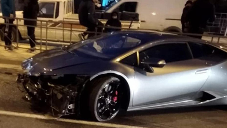 Lamborghini Huracan τράκαρε στη Λάρισα και υπέστη σοβαρές ζημιές