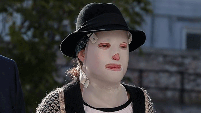 H Iωάννα Παλιοσπύρου απαντά στο πότε θα δείξει το πρόσωπό της χωρίς μάσκα