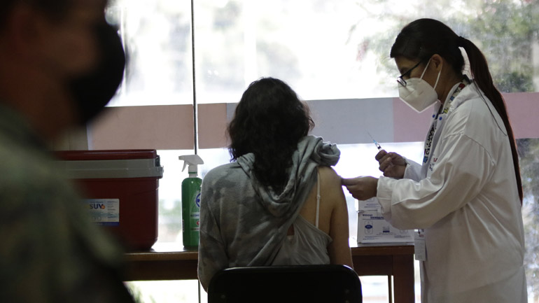 Ισημερινός: Υποχρεωτικός ο εμβολιασμός για όλους τους πολίτες από την ηλικία των 5 ετών