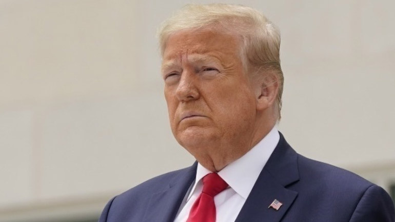 Λευκός Οίκος: «Ευγνωμοσύνη» στον Τραμπ επειδή «διαφήμισε» το εμβόλιο για την Covid-19