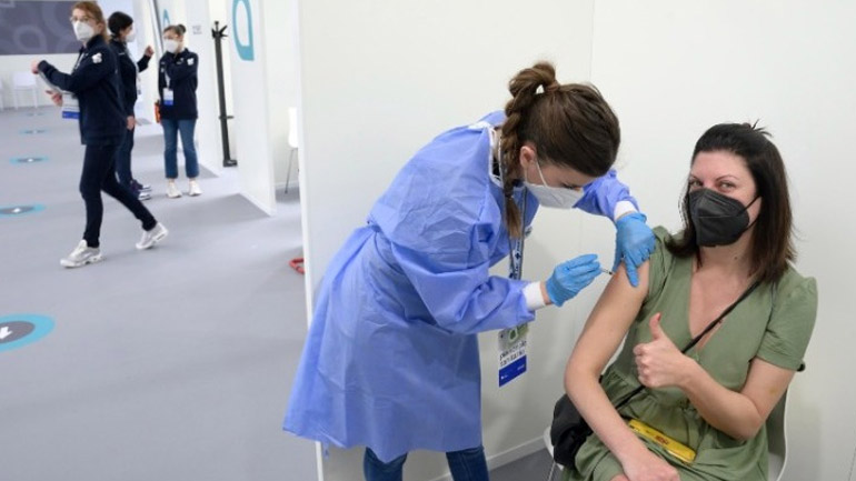 Ιταλία: H χορήγηση της τρίτης δόσης εμβολίου επεκτείνεται και στους νέους 16 και 17 ετών
