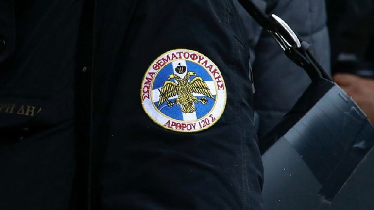 Οι «Θεματοφύλακες του Συντάγματος» κρατούσαν στο σπίτι 16 μαθητές σε Βόλο και Σκόπελο