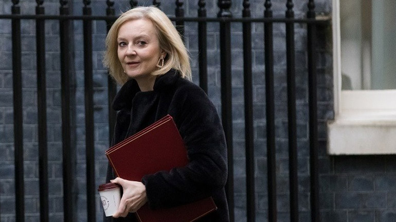 Η Βρετανία προειδοποιεί τη Ρωσία να μην κάνει «στρατηγικό λάθος» στην Ουκρανία