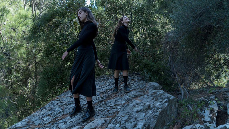 Δύο τελευταίες παραστάσεις για τις «Δούλες» του Ζαν Ζενέ στο θέατρο Άλμα