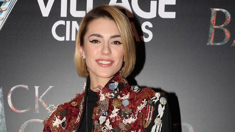 H Kάτια Ταραμπάνκο ευχήθηκε «Καλά Χριστούγεννα» φορώντας μόνο τα εσώρουχά της