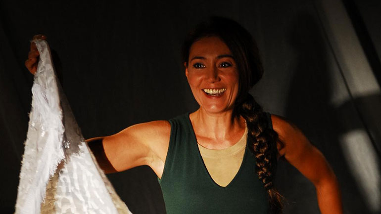 «Η φωνή της Λουντμίλα» με τη βραβευμένη Ηρώ Μουκίου, στo θέατρο Αυλαία