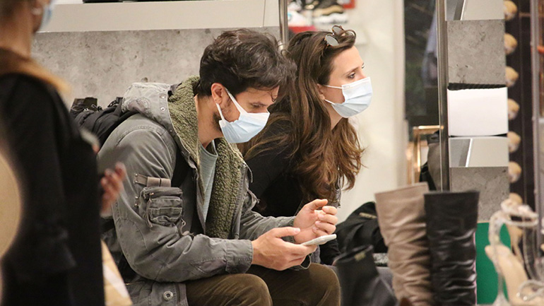 Ορφέας Αυγουστίδης-Γεωργία Κρασσά: Μαζί για εορταστικά ψώνια