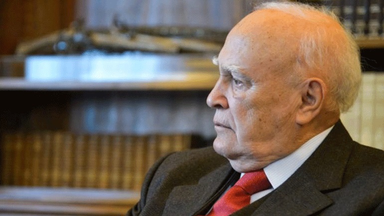 Με τιμές αρχηγού κράτους η κηδεία του Κάρολου Παπούλια – Τριήμερο δημόσιο πένθος