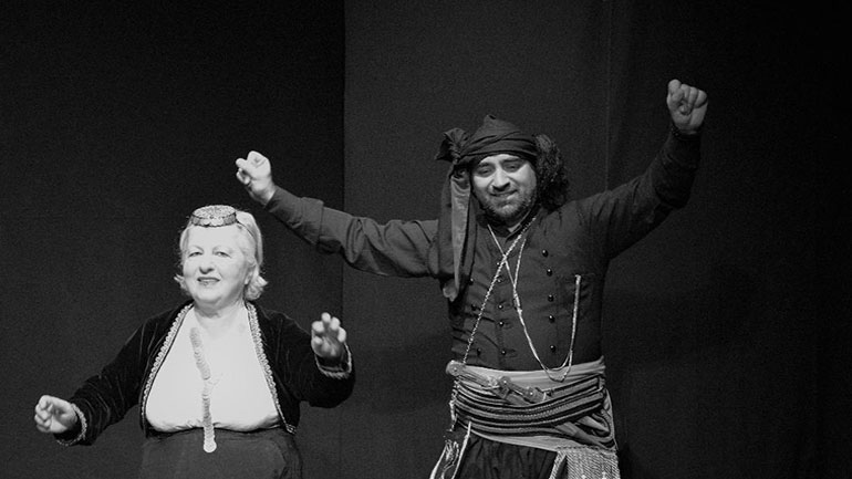 Από Κοινού Θέατρο: Τελευταία παράσταση απόψε για το έργο «Έργατα & δουλείας»