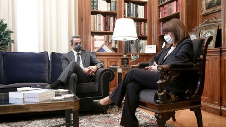 Συνάντηση της ΠτΔ με τον πρωθυπουργό, το μεσημέρι της Δευτέρας