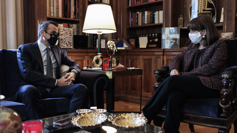 Μητσοτάκης σε Σακελλαροπούλου: Αναμένουμε τις υποδείξεις των ειδικών για τα μέτρα