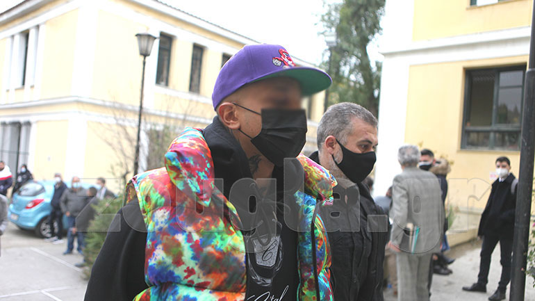 Ποινική δίωξη στον τράπερ για όπλα και ναρκωτικά