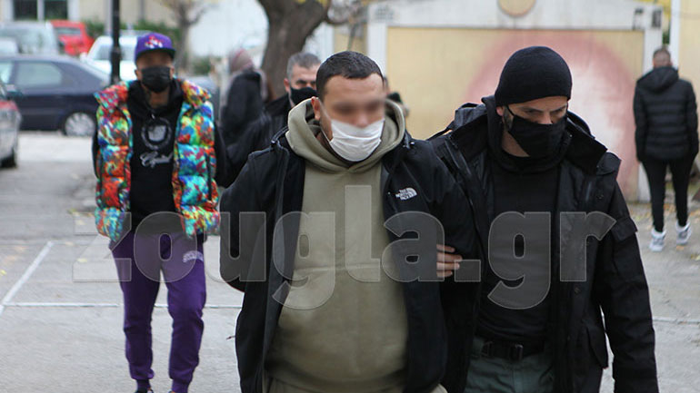 Στο αυτόφωρο παραπέμφθηκε και ο μάνατζερ του τράπερ