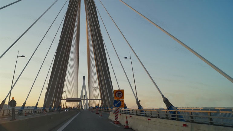 Τροχαίο στη γέφυρα Ρίου-Αντιρρίου – Ένας τραυματίας