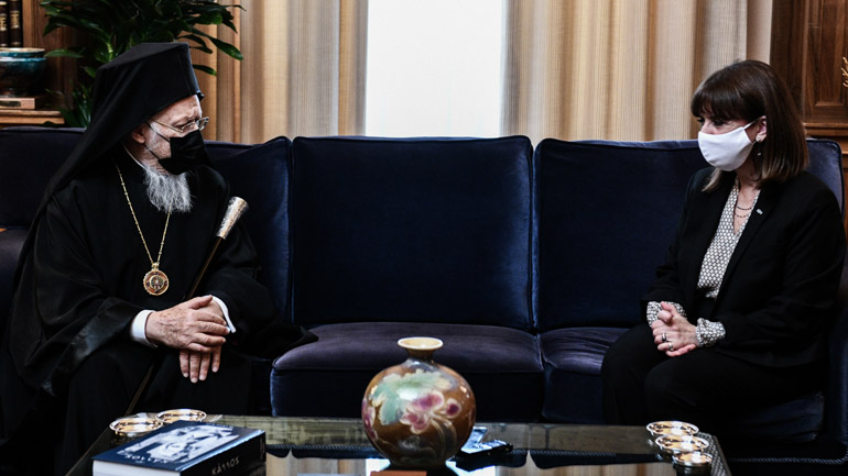 Καλή ανάρρωση στον Οικουμενικό Πατριάρχη ευχήθηκε η Πρόεδρος της Δημοκρατίας