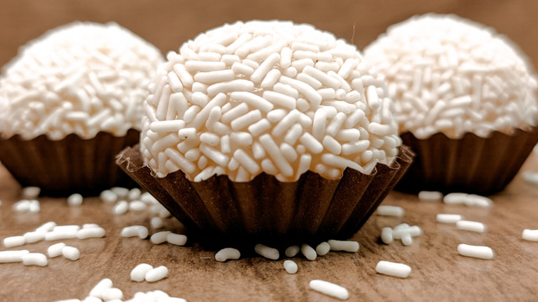 Γιορτινές σοκολατένιες τρούφες με ινδοκάρυδο