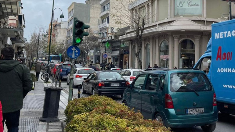 Κυκλοφοριακό «χάος» στο κέντρο της Λάρισας