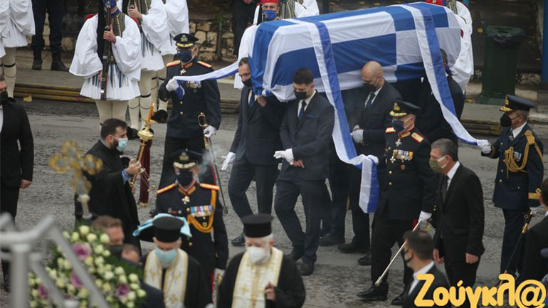 Με τιμές αρχηγού κράτους κηδεύεται ο Κάρολος Παπούλιας