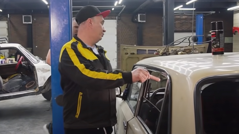 Το γρηγορότερο ηλεκτρικό παράθυρο αυτοκινήτου που κόβει και λουκάνικα!