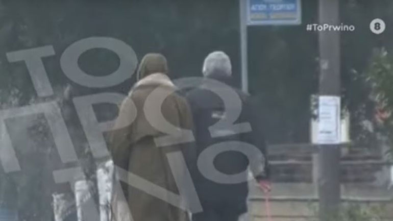 Στάθης Παναγιωτόπουλος: Χέρι-χέρι με τη γυναίκα του μετά την απόφαση της ανακρίτριας