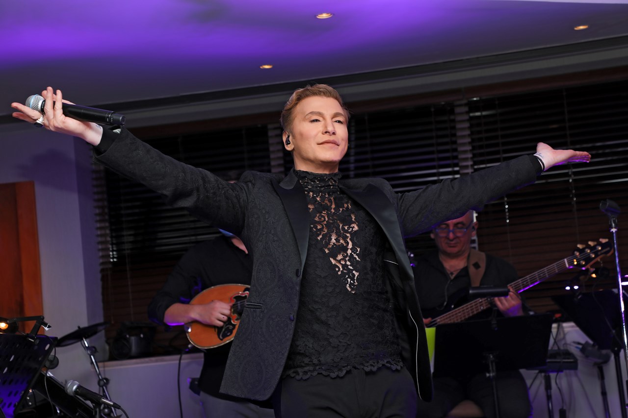 Τάκης Ζαχαράτος