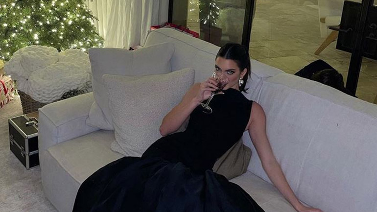 Το μανικούρ που επέλεξε η Kendall Jenner για φέτος τα Χριστούγεννα