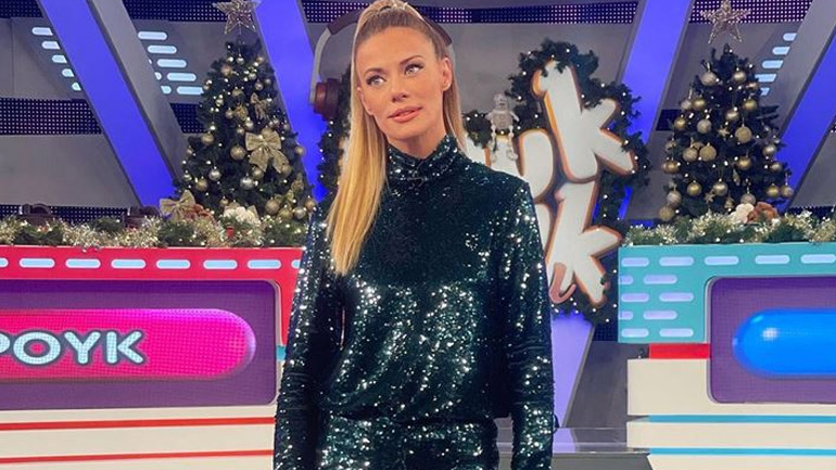 H Ζέτα Μακρυπούλια φοράει την τάση που πρωταγωνιστεί τις ημέρες των γιορτών