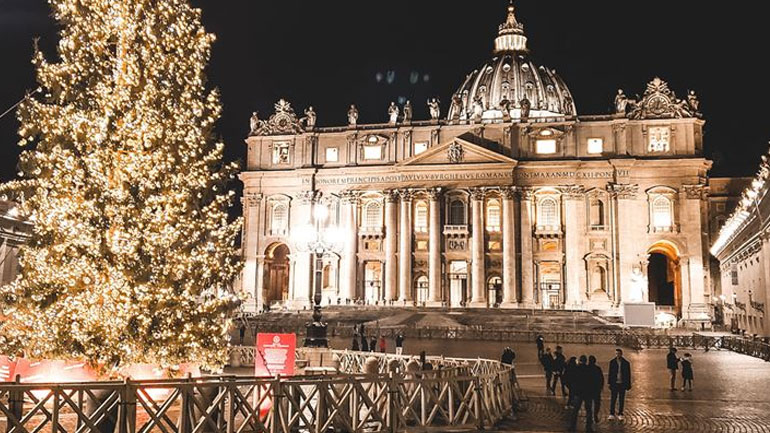 Χριστούγεννα 2021: Οδοιπορικό στη στολισμένη Ρώμη την εποχή του κορωνοϊού