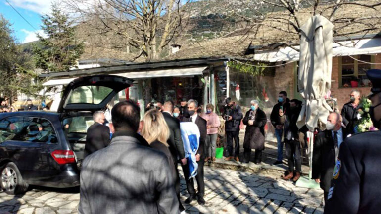 Στην τελευταία του κατοικία αναπαύεται ο Κάρολος Παπούλιας