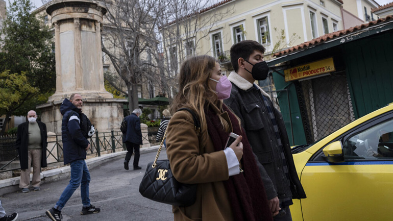 Αυτός είναι ο σωστός συνδυασμός για τη διπλή μάσκα – Τι αναφέρει η νέα ΚΥΑ