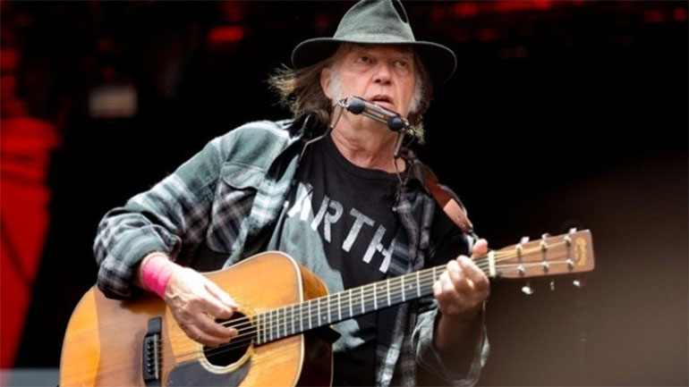 Στη δημοσιότητα ακυκλοφόρητο άλμπουμ του Neil Young