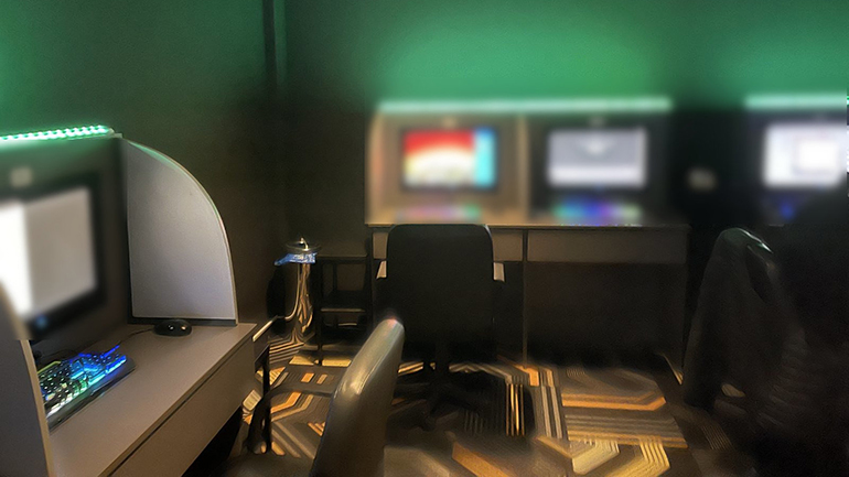 ΕΛ.ΑΣ.: Σαρώνει τον παράνομο τζόγο μέσα στις γιορτές – 9 συλλήψεις για φρουτάκια στην Ηλεία