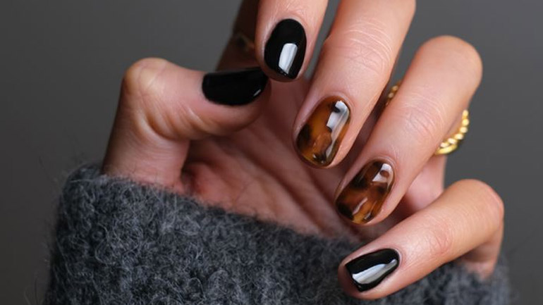 Ποια είναι η Νο1 τάση στο σχήμα των νυχιών για τον χειμώνα 2021-22;