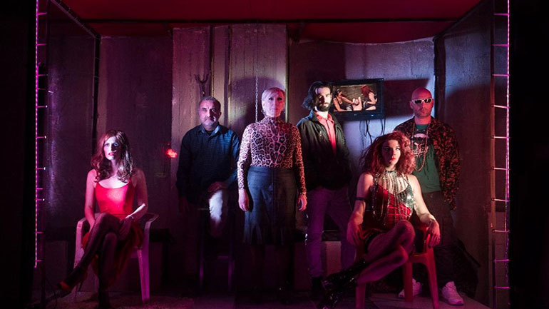 Τα «Κόκκινα Φανάρια», σε σκηνοθεσία Βασίλη Μπισμπίκη, στον Τεχνοχώρο Cartel