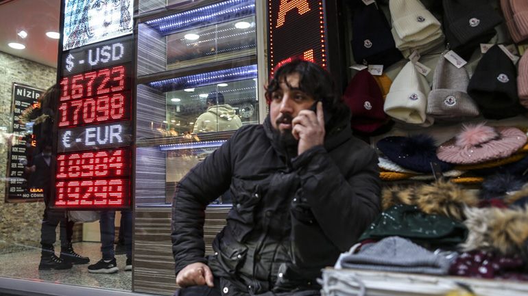 Ο Ερντογάν καλεί τους Τούρκους να διατηρήσουν τις αποταμιεύσεις τους σε τουρκική λίρα