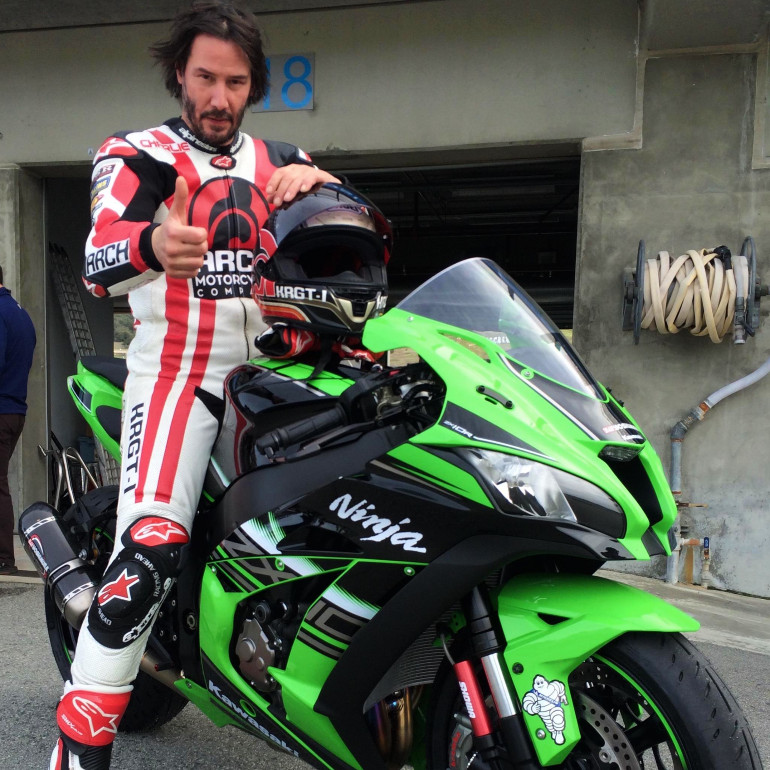 Στη σέλα της Kawasaki ZX-10R.