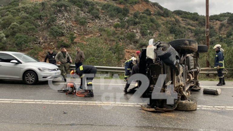 Ηράκλειο: Οικογένεια εγκλωβίστηκε μετά από τροχαίο