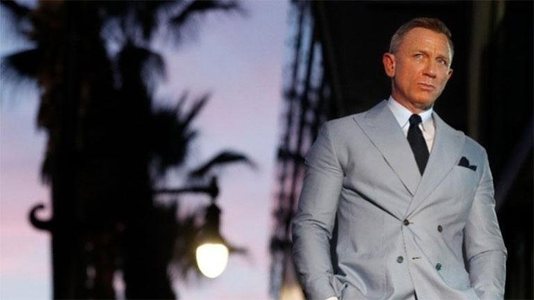 Βρετανία: Βασιλικές τιμές σε επιστήμονες, γιατρούς και στον Ντάνιελ Κρεγκ