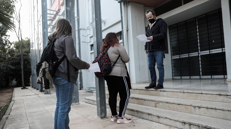 Όλα τα σενάρια για το άνοιγμα των σχολείων