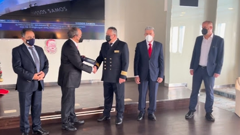 Το Νήσος Σάμος έκανε «ποδαρικό» για το 2022 στο λιμάνι της Μυτιλήνης