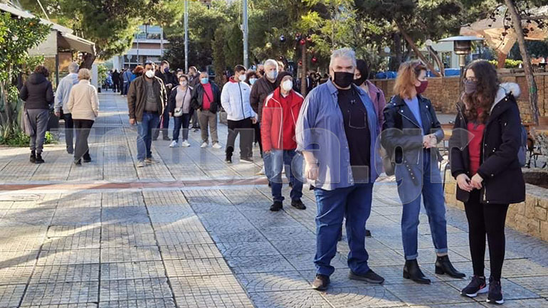Νέα Σμύρνη: Πρωτοφανείς ουρές για rapid test