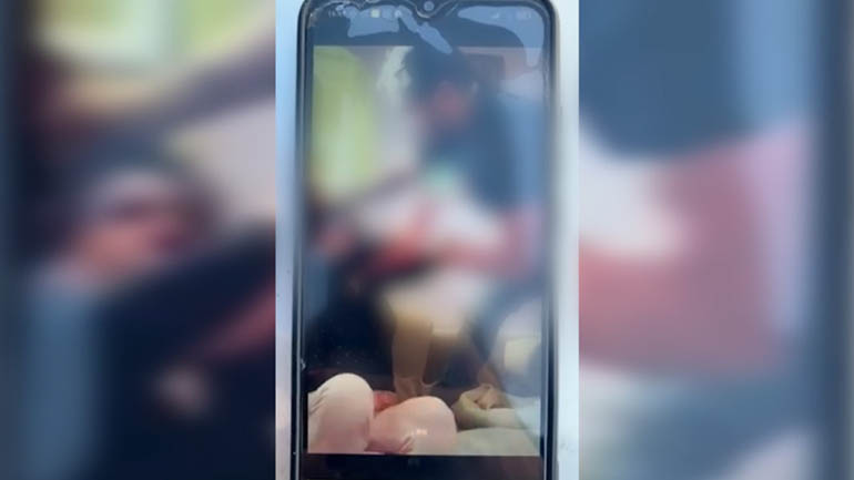 Βίντεο-ντοκουμέντο με τα όσα μετέδιδε online ο Αιγύπτιος που κρατούσε όμηρο τη σύντροφό του στον Άγιο Παντελεήμονα