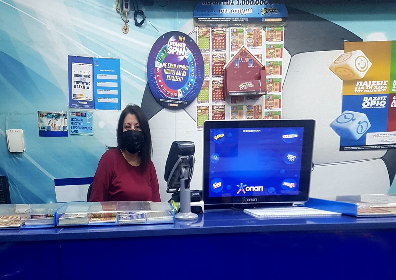 Η κα. Χριστίνα Πόλια, ιδιοκτήτρια του τυχερού καταστήματος ΟΠΑΠ   