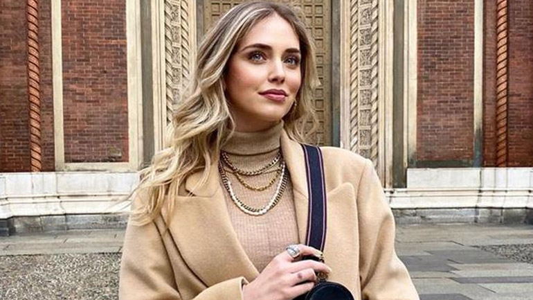 Η Chiara Ferragni γιόρτασε την Πρωτοχρονιά με μάσκα και see through φούστα
