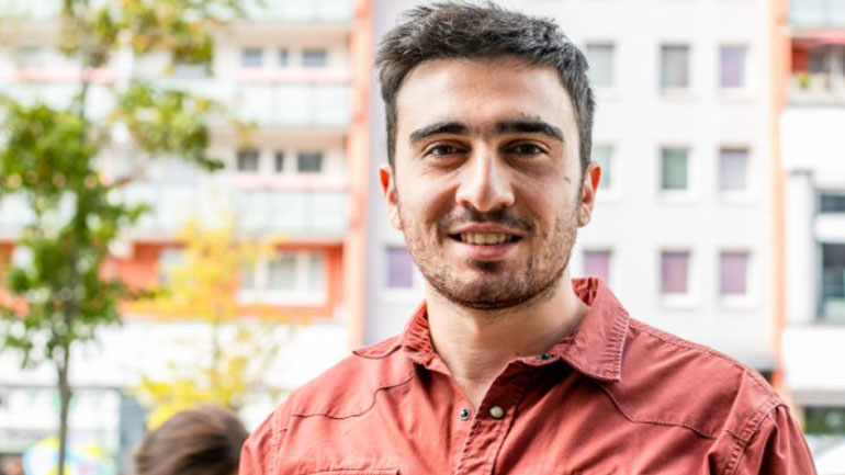 Πώς η ζωή ενός πρόσφυγα άλλαξε με μια σέλφι