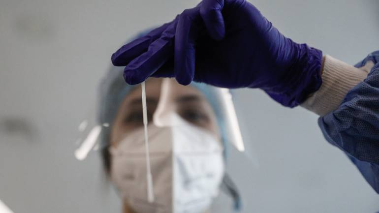 Στα 47 ευρώ το πλαφόν για την τιμή των PCR τεστ