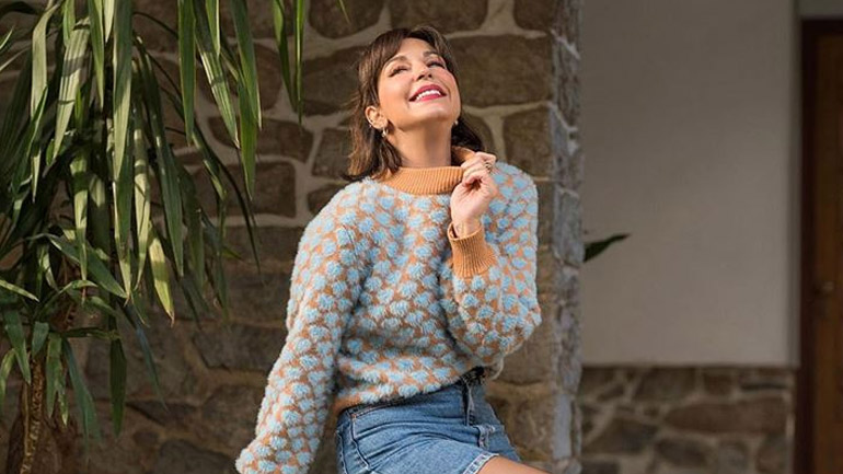 Η Κατερίνα Παπουτσάκη μας δείχνει πώς να φορέσουμε το τζιν σορτς τον χειμώνα