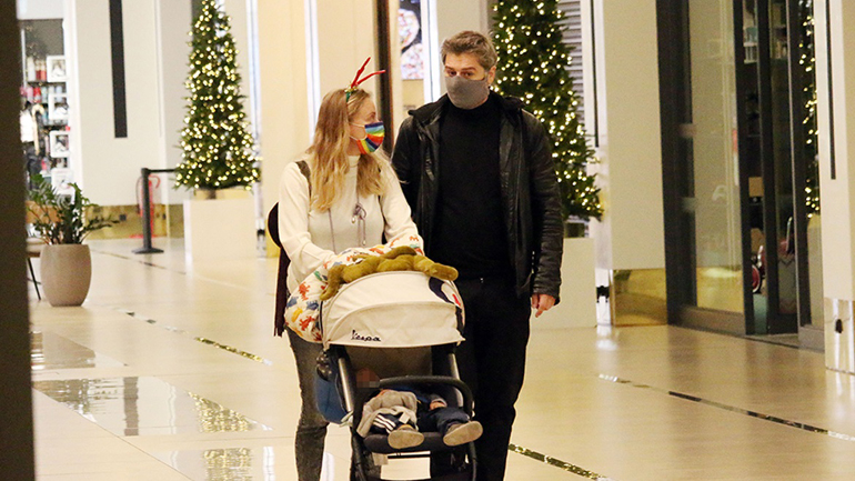 Αλέξανδρος Μπουρδούμης-Λένα Δροσάκη: Βόλτα με τον γιο τους